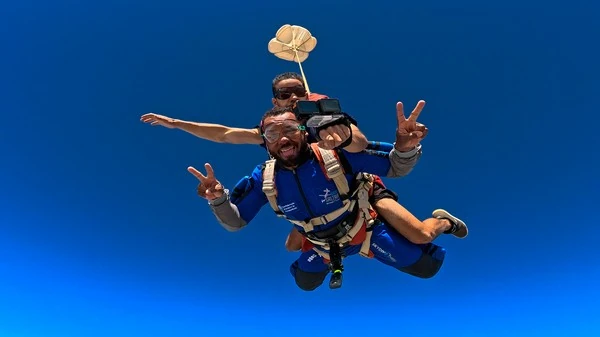 Aula de paraquedismo básico em Minas Gerais