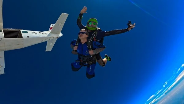 Imagem ilustrativa de Centro de paraquedismo