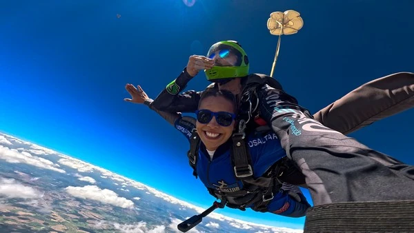 Escola de paraquedismo com curso aff