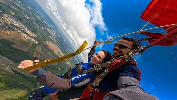 Pular de paraquedas com instrutor em Minas Gerais